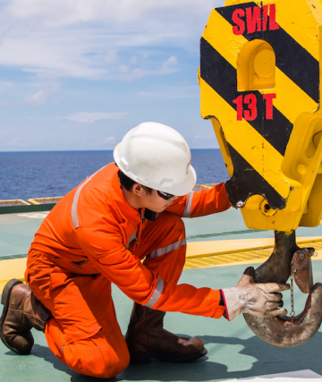 Fairground lifting equipment mobile