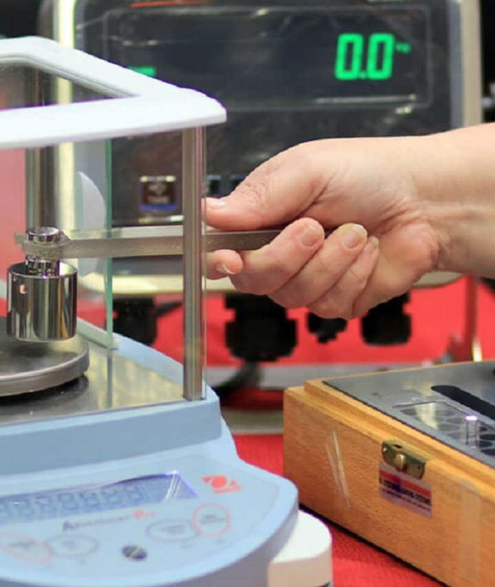 Mast climbing mobile hero